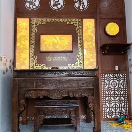 Bàn thờ gia tiên gỗ Sồi trang nghiêm - BD1001