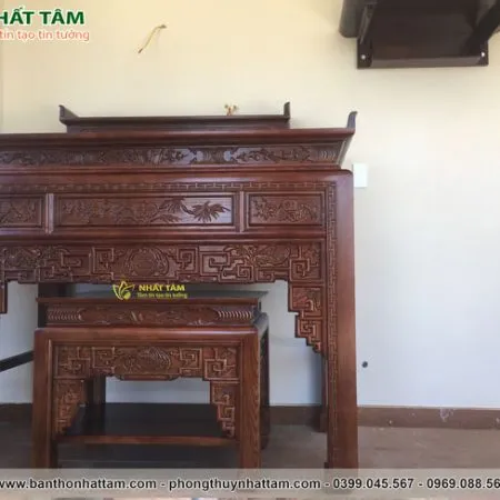 Bàn thờ gia tiên gỗ Sồi trang nghiêm - BD1001