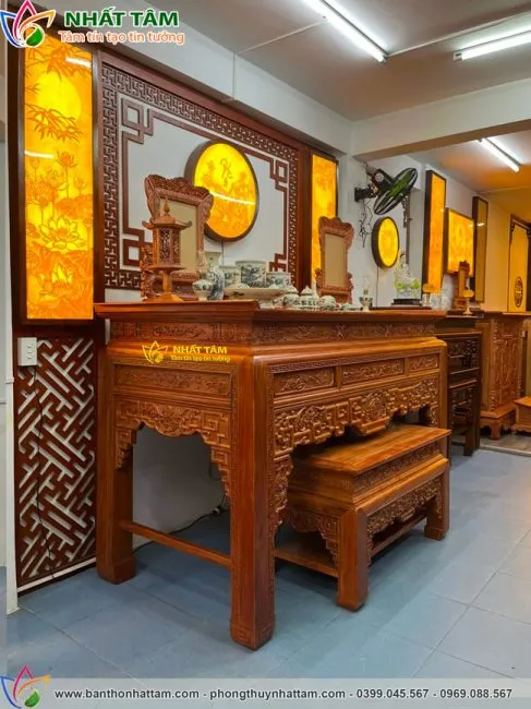 Bàn Thờ Gia Tiên Gỗ Hương Đẹp Nhất Tâm - BD1005