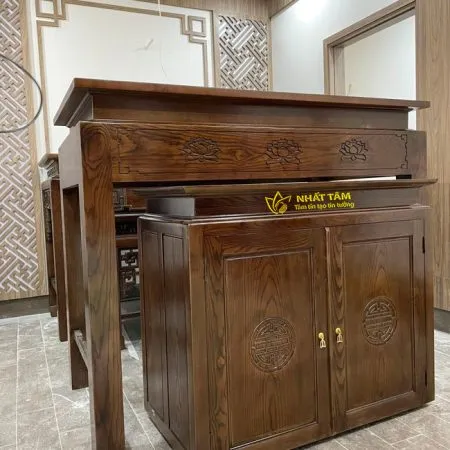 Bàn thờ đứng gỗ sồi hoa sen trang trọng - BD1020