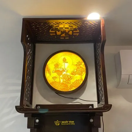 Trang thờ treo tường gỗ Sồi vách chữ Vạn - BTT5002