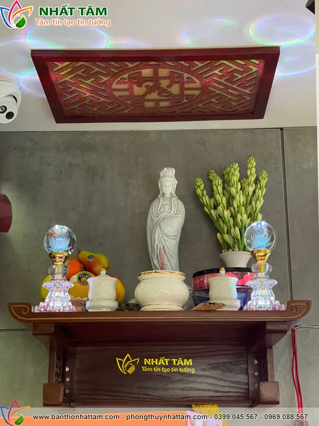 Bàn thờ Phật treo tường trang nghiêm - BTT5015