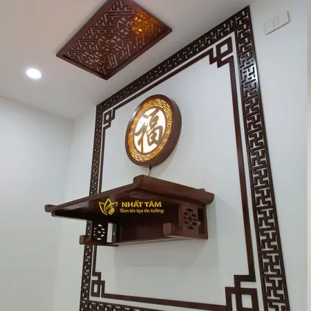 Bàn thờ treo gia tiên viền chữ vạn hiện đại - BTT5019