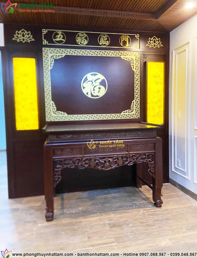 Bàn thờ gỗ gì tốt - mẫu bàn thờ đứng Ngũ Phúc Kim Tiền gỗ Sồi tại Hương Trà, Huế